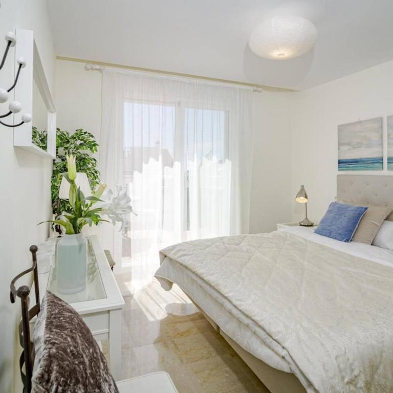 Ar23 - Holiday Flat, Puerto Banus By Roomservices - Apartamento de 3 dormitorios con balcón - 14