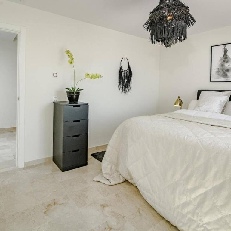 Ar23 - Holiday Flat, Puerto Banus By Roomservices - Apartamento de 3 dormitorios con balcón - 20
