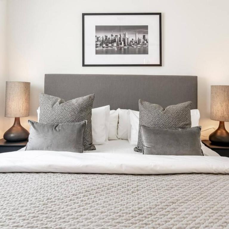 Inf27E- Holiday Home Estepona By Roomservices - Two-Bedroom Apartment with Balcony and Terrace - 26