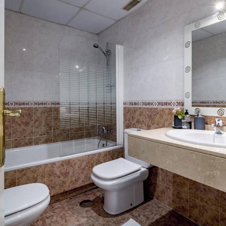Lcr4 - Large 3-Bedroom Apartment Near Beach - Apartamento con terraza - 12