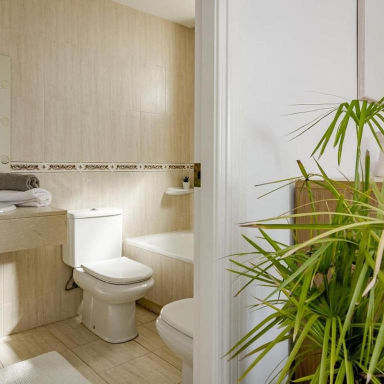 Lcr4 - Large 3-Bedroom Apartment Near Beach - Apartamento con terraza - 14