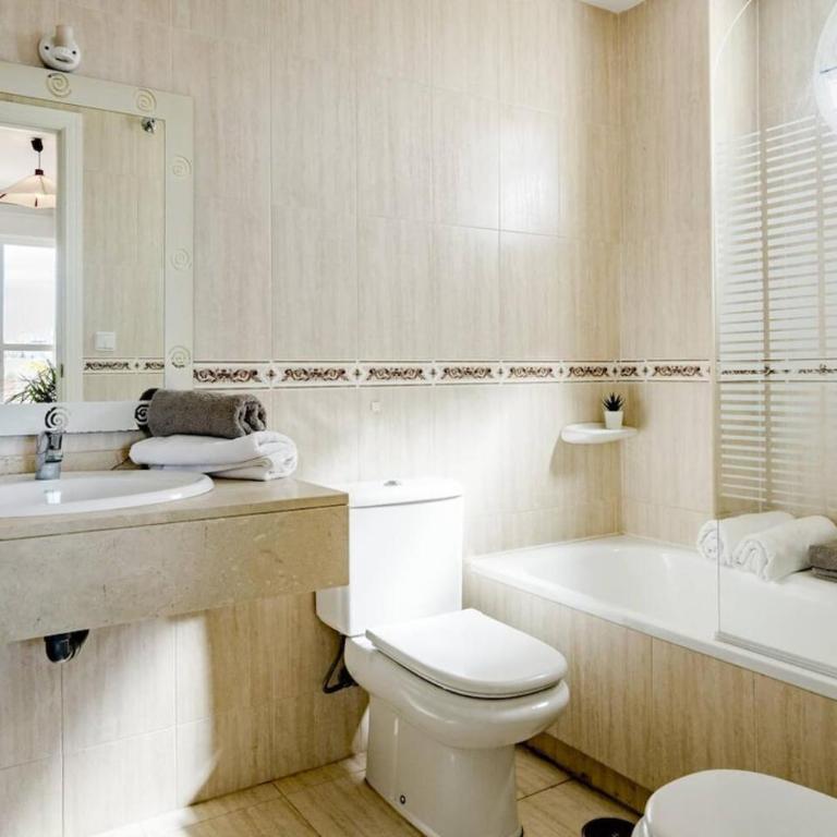 Lcr4 - Large 3-Bedroom Apartment Near Beach - Apartamento con terraza - 48