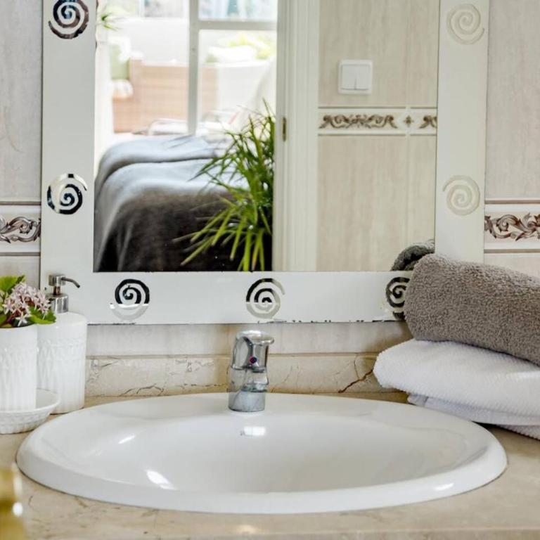 Lcr4 - Large 3-Bedroom Apartment Near Beach - Apartamento con terraza - 53