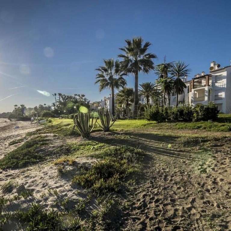 Hb - Comfortable Beachfront Holiday Apartment - Appartamento con 2 Camere da Letto e Terrazza - 1