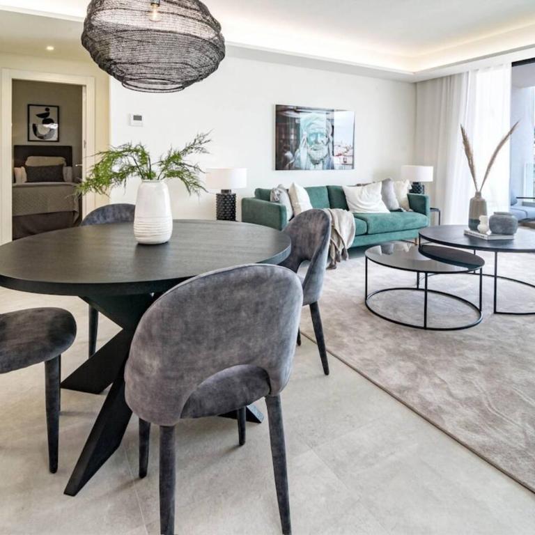 Inf42M- Modern City Apartment, Families Only - Two-Bedroom Apartment with Balcony and Terrace - 1