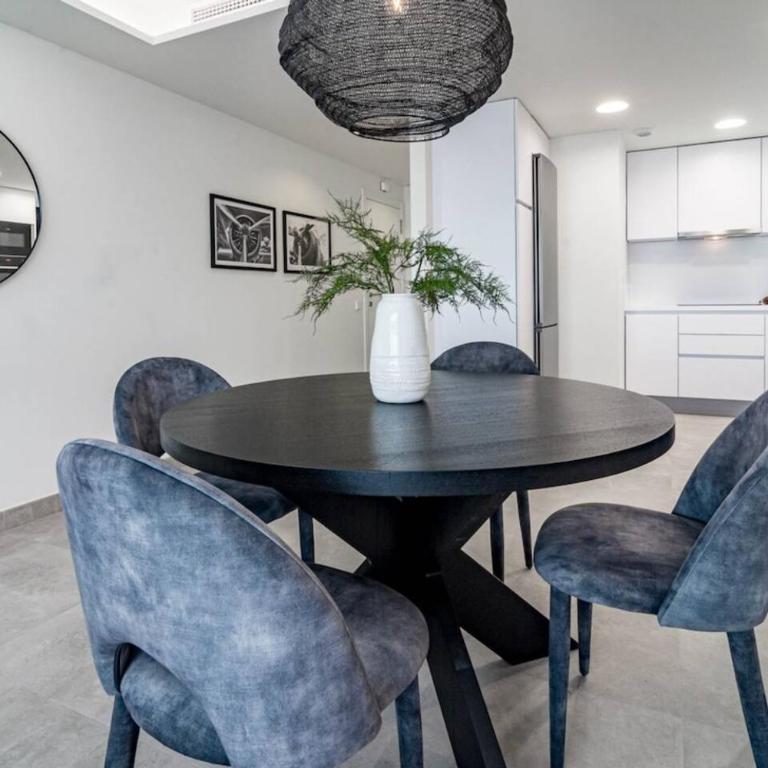 Inf42M- Modern City Apartment, Families Only - Two-Bedroom Apartment with Balcony and Terrace - 5