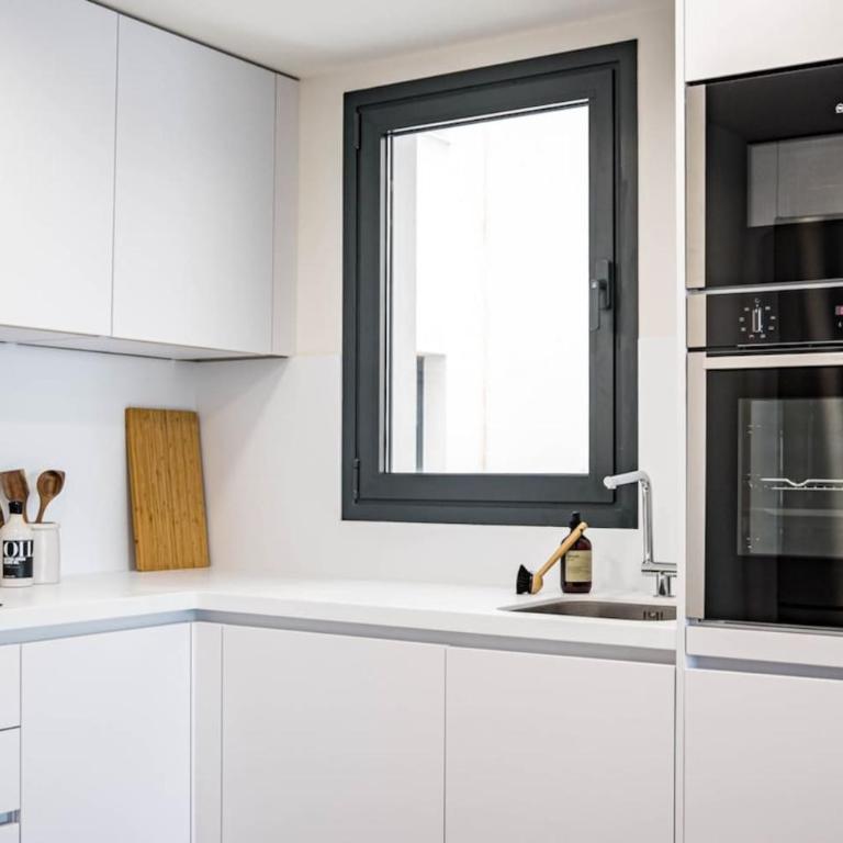 Inf42M- Modern City Apartment, Families Only - Two-Bedroom Apartment with Balcony and Terrace - 14