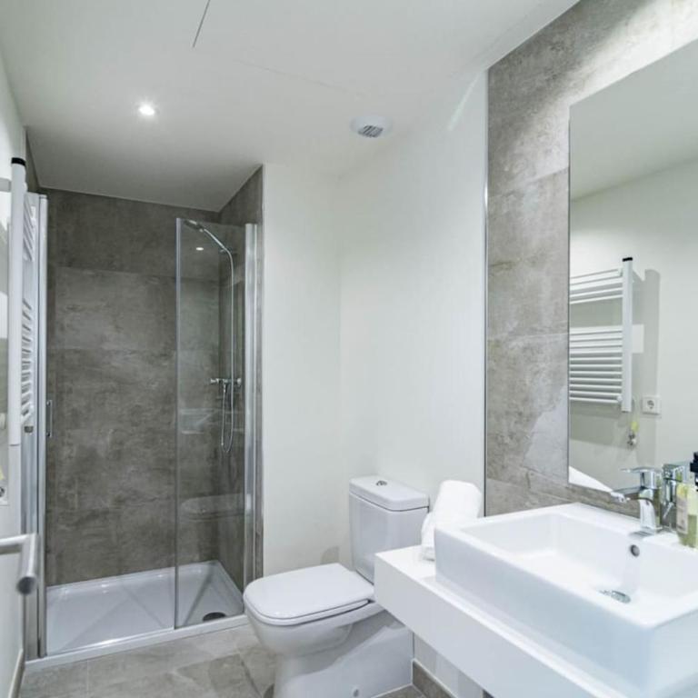 Inf42M- Modern City Apartment, Families Only - Two-Bedroom Apartment with Balcony and Terrace - 15