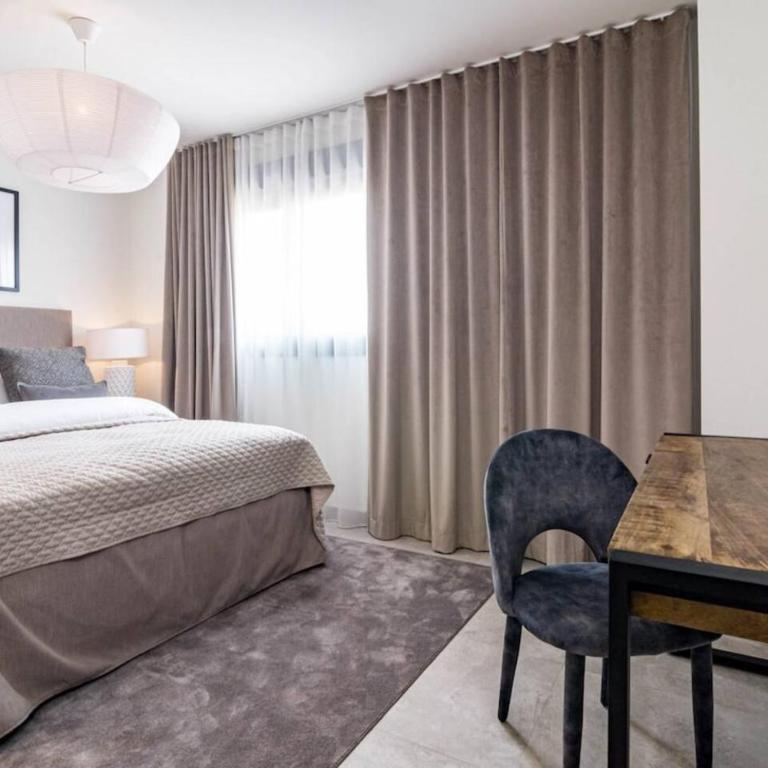 Inf42M- Modern City Apartment, Families Only - Two-Bedroom Apartment with Balcony and Terrace - 20