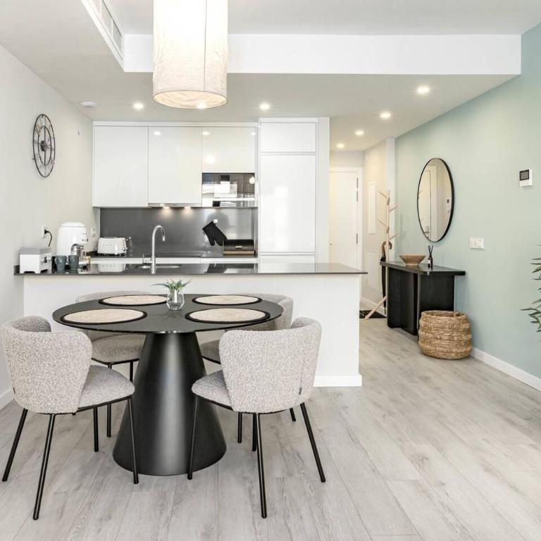 Le2E- Modern New-Build Flat Near The Beach - Two-Bedroom Apartment with Balcony - 2