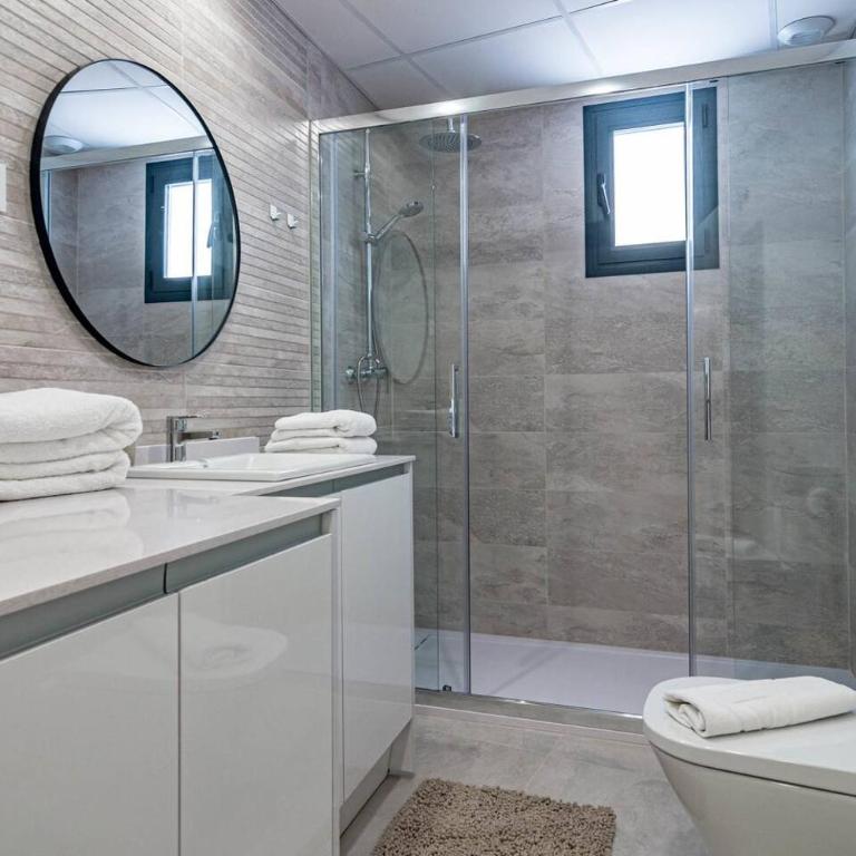 Le2E- Modern New-Build Flat Near The Beach - Two-Bedroom Apartment with Balcony - 25