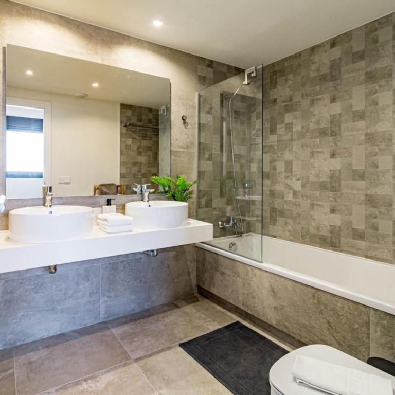Inf25E- Tastefully Furnished Apartment In The Hea - Appartamento con 2 Camere da Letto e Balcone - 39