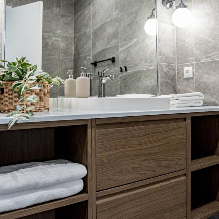 Jm94 - Totally Renovated In Stylish Design - Apartamento de 2 dormitorios con balcón y terraza - 30