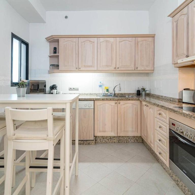 Rg312 - Great 2 Bed Apt, Close To Puerto Banus - Two-Bedroom Apartment with Balcony - 15