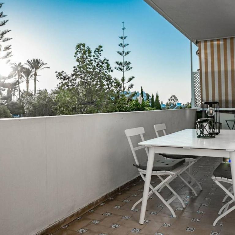 Rg312 - Great 2 Bed Apt, Close To Puerto Banus - Two-Bedroom Apartment with Balcony - 19