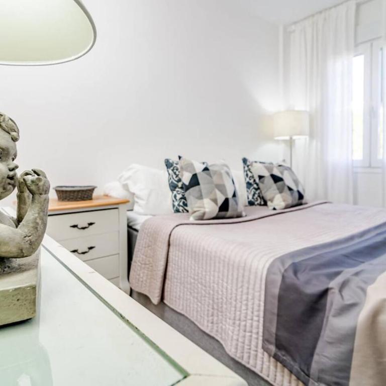 Cp - Modern Beachside Apartment In Estepona - Three-Bedroom Apartment with Balcony - 12