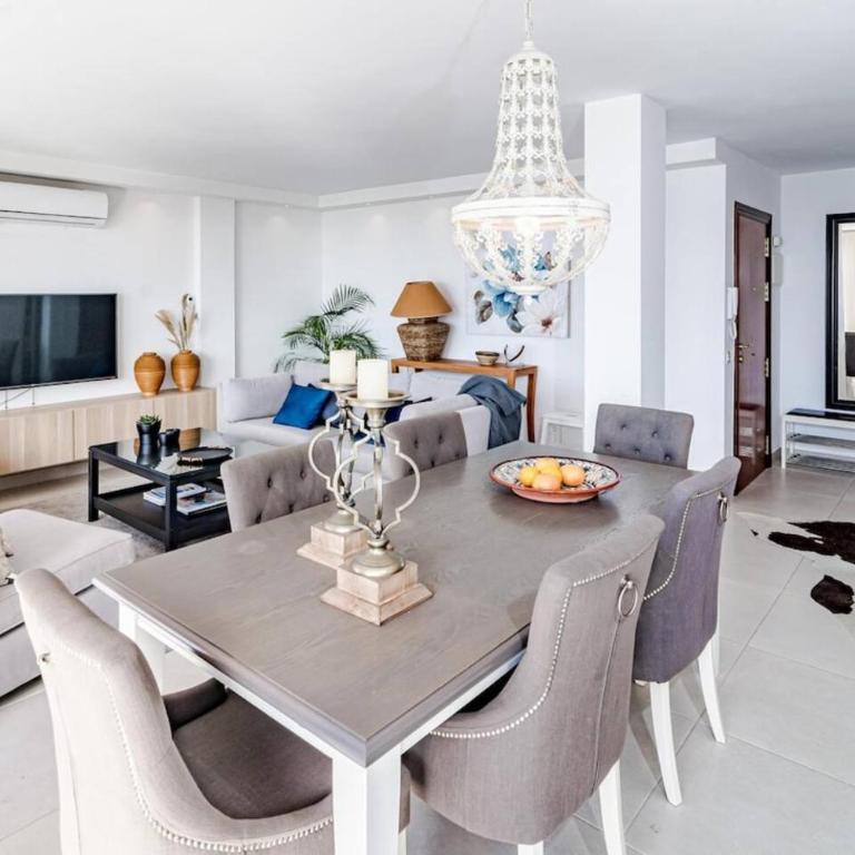 Cp - Modern Beachside Apartment In Estepona - Three-Bedroom Apartment with Balcony - 20