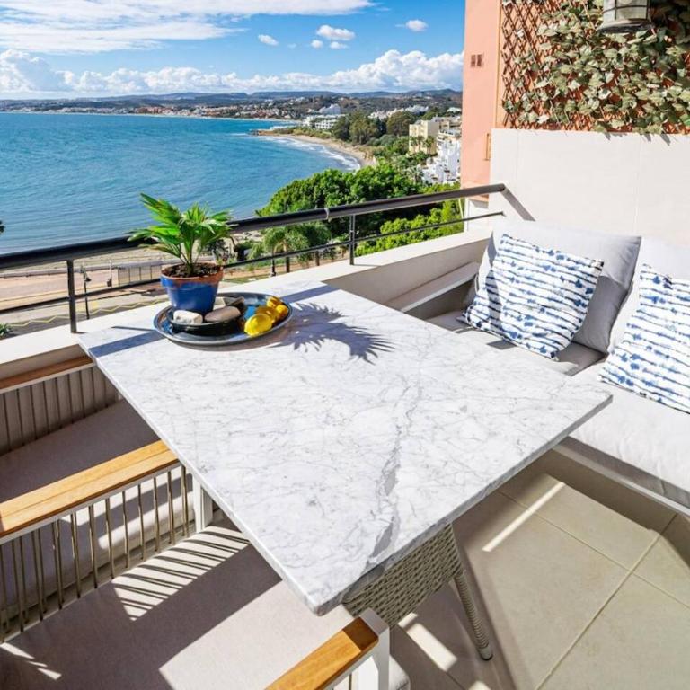 Cp - Modern Beachside Apartment In Estepona - Three-Bedroom Apartment with Balcony - 37