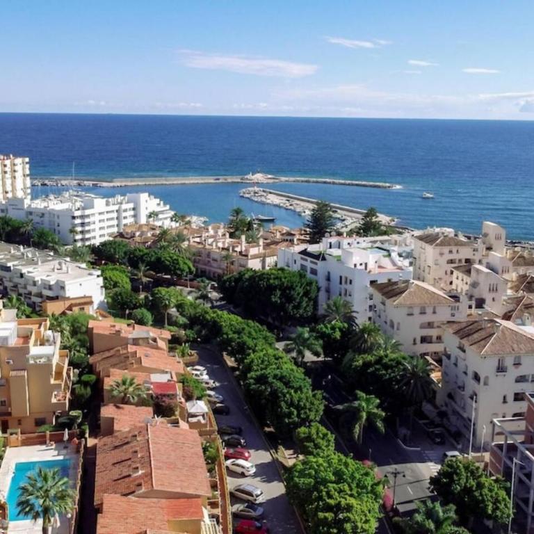 Cp - Modern Beachside Apartment In Estepona - Three-Bedroom Apartment with Balcony - 45