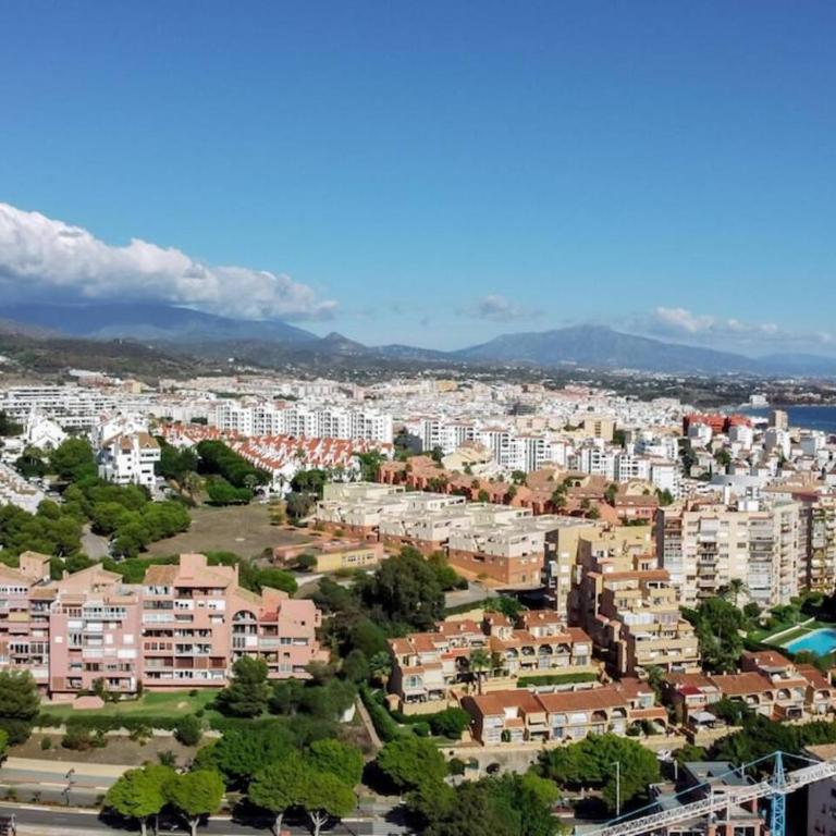Cp - Modern Beachside Apartment In Estepona - Three-Bedroom Apartment with Balcony - 46