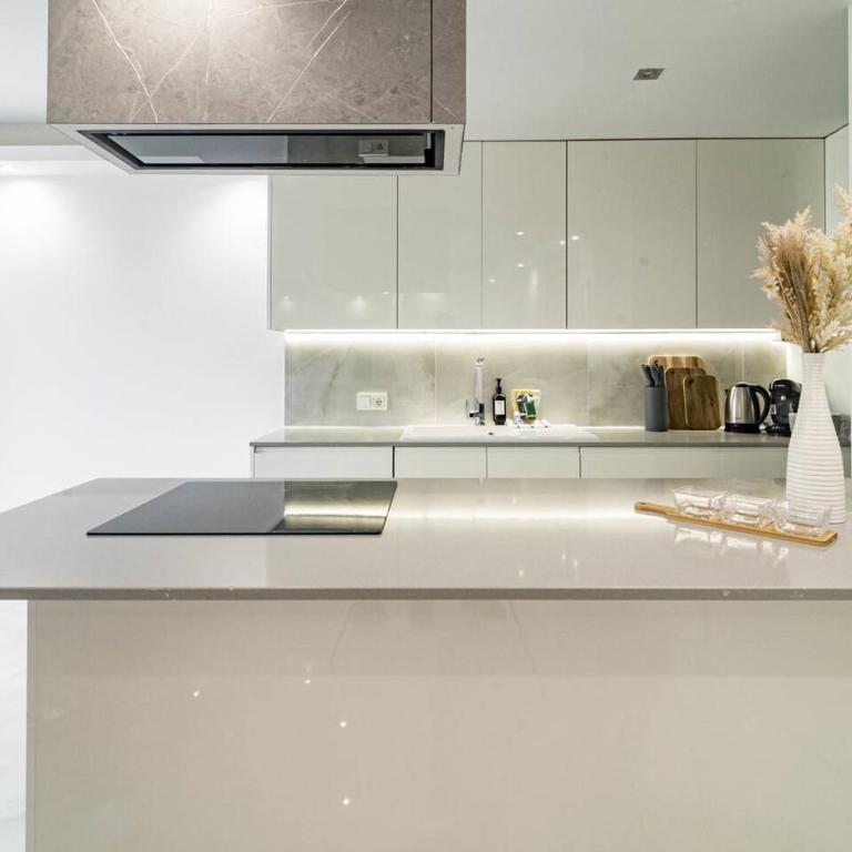 Terr69- Bright City Gem In Charming Old Town - Appartamento con 3 Camere da Letto e con Balcone - 15