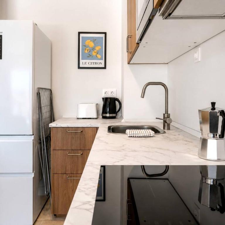 Ah2B - Modern Apartment Near Estepona Town - Appartement 1 Chambre avec Balcon - 9