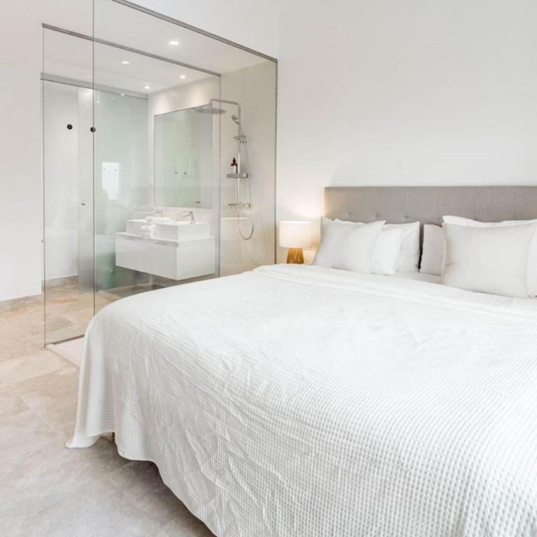 Pa18- Stunning Flat, Gym, Indoor And Outdoor Pool - Two-Bedroom Apartment with Balcony and Terrace - 22