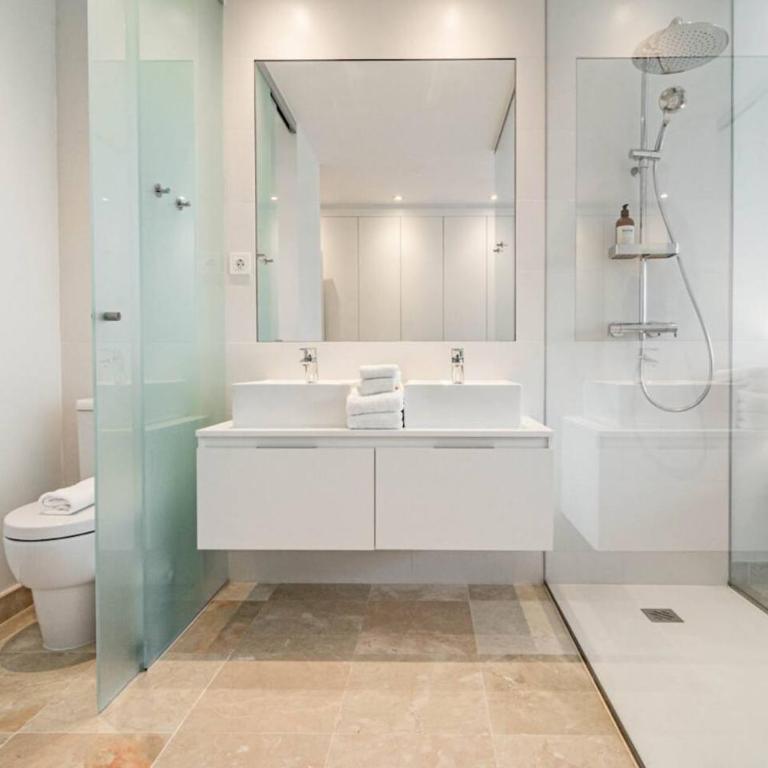 Pa18- Stunning Flat, Gym, Indoor And Outdoor Pool - Two-Bedroom Apartment with Balcony and Terrace - 27