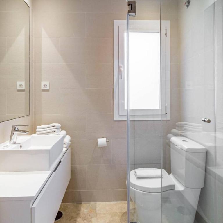 Pa18- Stunning Flat, Gym, Indoor And Outdoor Pool - Two-Bedroom Apartment with Balcony and Terrace - 28