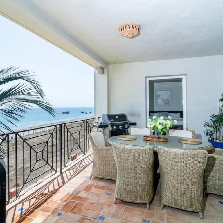 LAP- 3 bed apartment on the beach. Families only - Apartamento de 3 dormitorios con balcón - 1