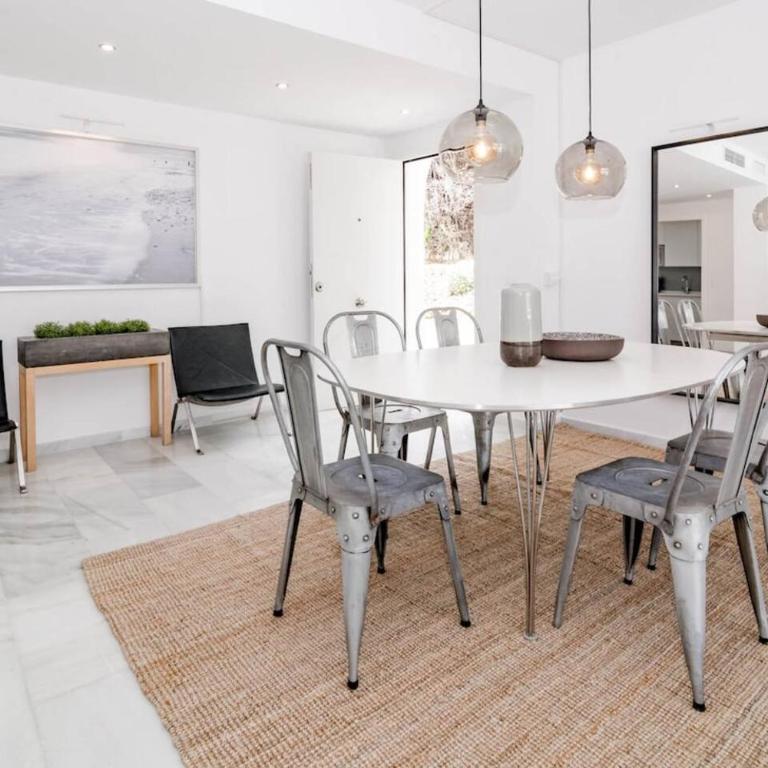 Ivy - Scandinavian Apartment In Nueva Andalucia - Apartamento de 3 dormitorios con balcón - 9