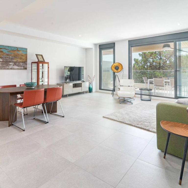 Vv6-2B - Modern 2Br With Large Seaview Balcony - Two-Bedroom Apartment with Sea View - 3