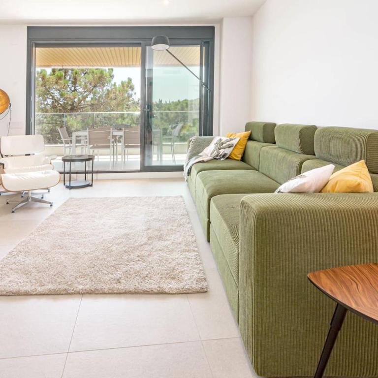 Vv6-2B - Modern 2Br With Large Seaview Balcony - Two-Bedroom Apartment with Sea View - 6