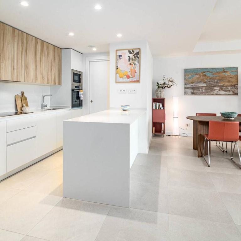 Vv6-2B - Modern 2Br With Large Seaview Balcony - Two-Bedroom Apartment with Sea View - 11