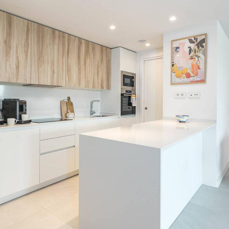 Vv6-2B - Modern 2Br With Large Seaview Balcony - Two-Bedroom Apartment with Sea View - 12