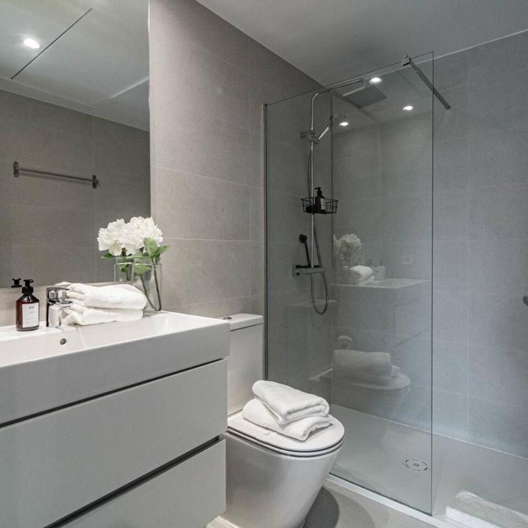 Vv6-2B - Modern 2Br With Large Seaview Balcony - Two-Bedroom Apartment with Sea View - 35