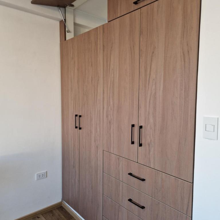 Departamento a 5 minutos de aeropuerto y 10 minutos al centro Wifi cocina 3 cuadras de CencoMall - Apartamento de 3 dormitorios - 9