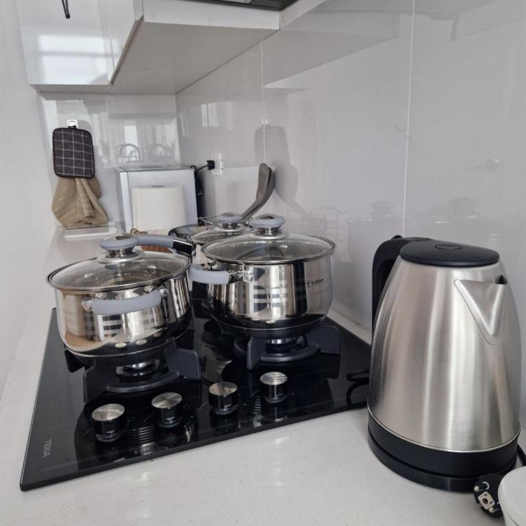 Departamento a 5 minutos de aeropuerto y 10 minutos al centro Wifi cocina 3 cuadras de CencoMall - Apartamento de 3 dormitorios - 10