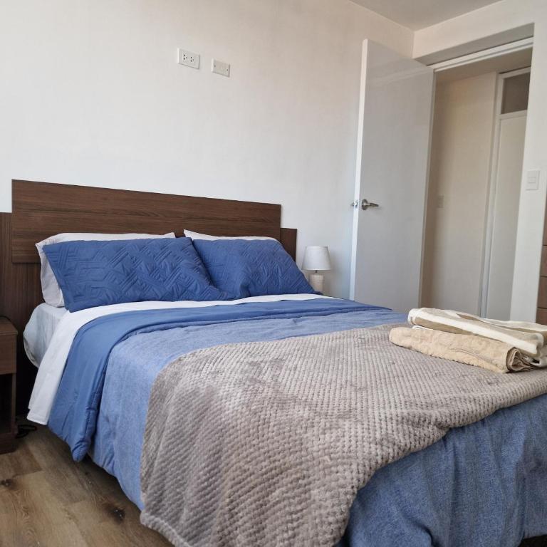Departamento a 5 minutos de aeropuerto y 10 minutos al centro Wifi cocina 3 cuadras de CencoMall - Apartamento de 3 dormitorios - 11