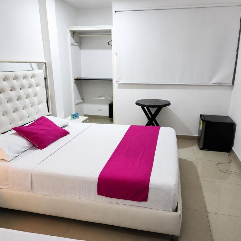 Hotel Casa Bellamare - Triple Room with Private Bathroom - 3