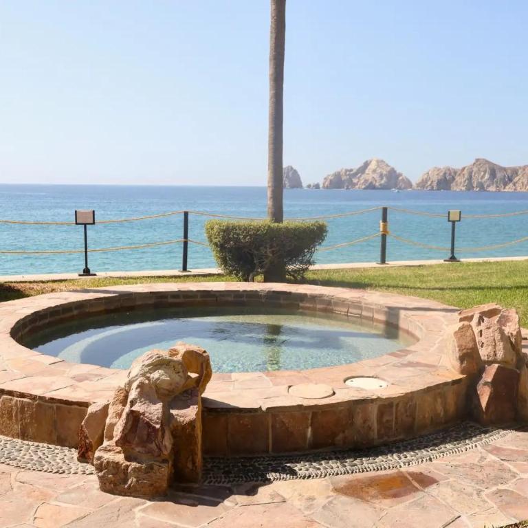 Gorgeous Villa in Cabo with Ocean and Lands End View, private swimmable beach, Pools, sleeps 8 - Villa con vistas al mar - 79