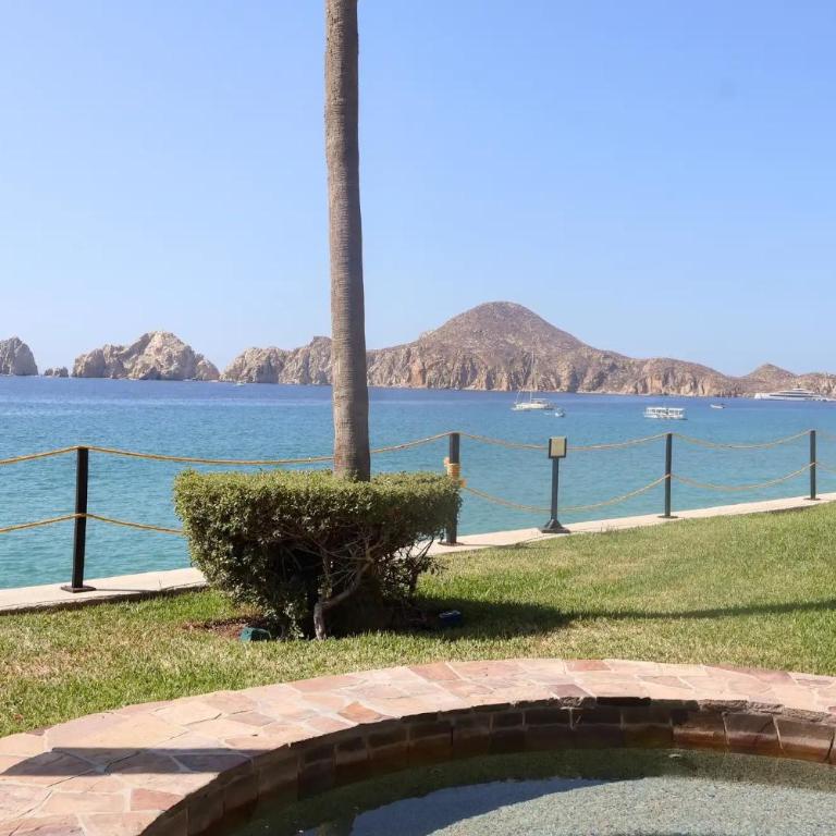 Gorgeous Villa in Cabo with Ocean and Lands End View, private swimmable beach, Pools, sleeps 8 - Villa con vistas al mar - 76