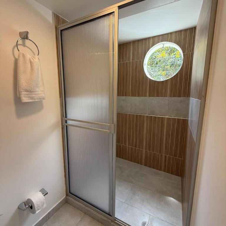  - Room #1714818202 - 4