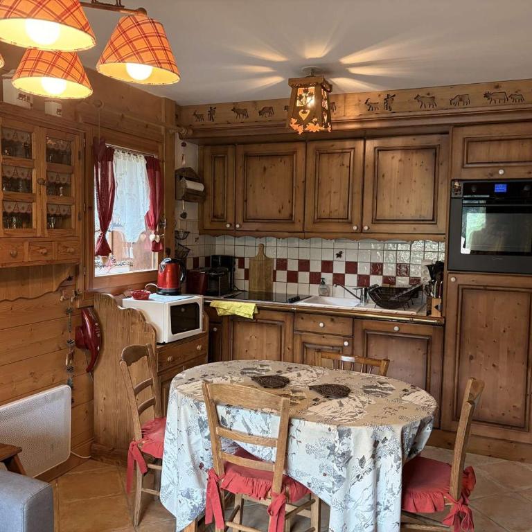 Appartement 3 pièces pour 6 pers, bien équipé, face au spa et ski bus, proche pistes et commerces - FR-1-572-10 - Appartement - 14