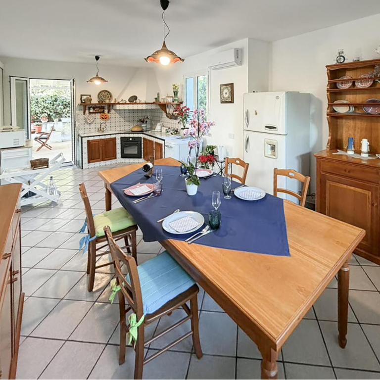 Lovely Home In Marina Di Ragusa With Private Swimming Pool, Can Be Inside Or Outside - Casa de 4 dormitorios - 4