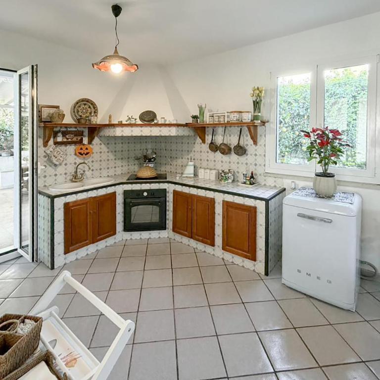 Lovely Home In Marina Di Ragusa With Private Swimming Pool, Can Be Inside Or Outside - Casa de 4 dormitorios - 7