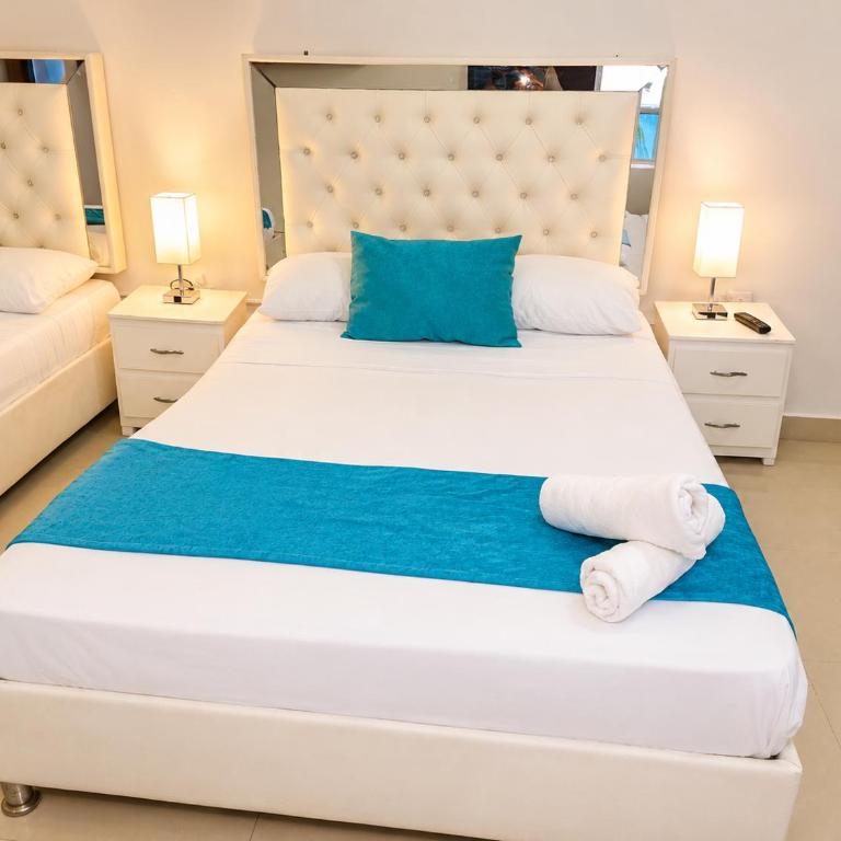 Hotel Casa Bellamare - Quadruple Room with Private Bathroom - 3