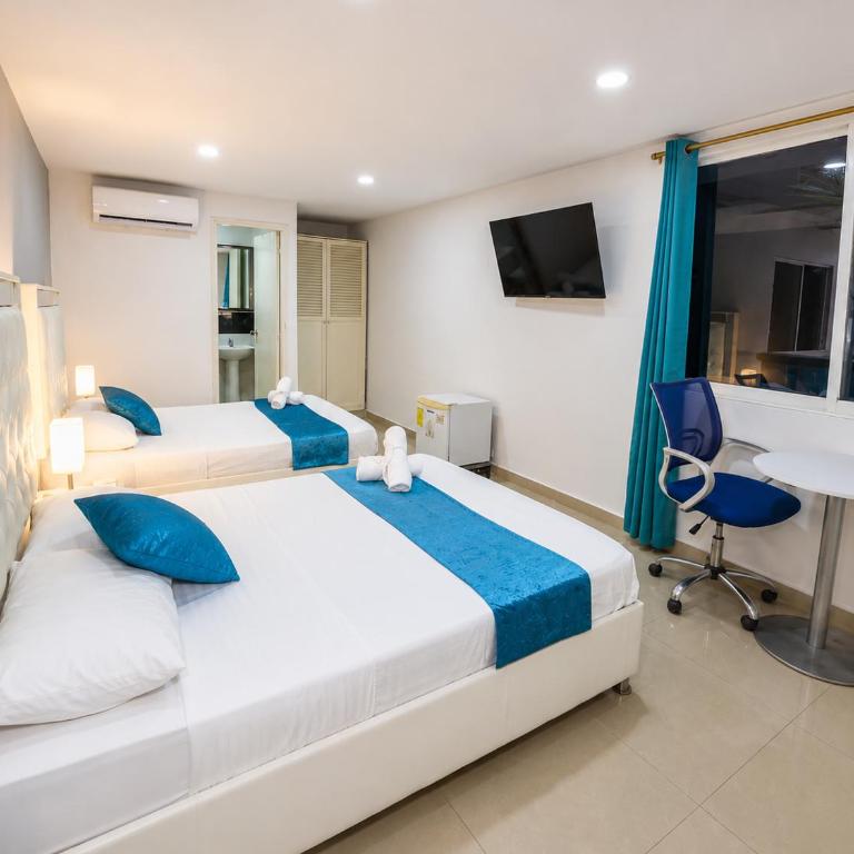 Hotel Casa Bellamare - Quadruple Room with Private Bathroom - 2