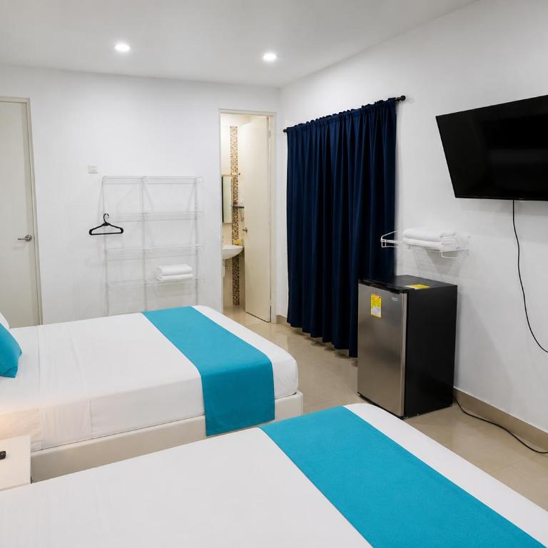 Hotel Casa Bellamare - Quadruple Room with Private Bathroom - 1