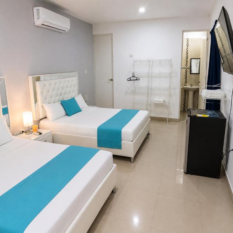 Hotel Casa Bellamare - Quadruple Room with Private Bathroom - 2